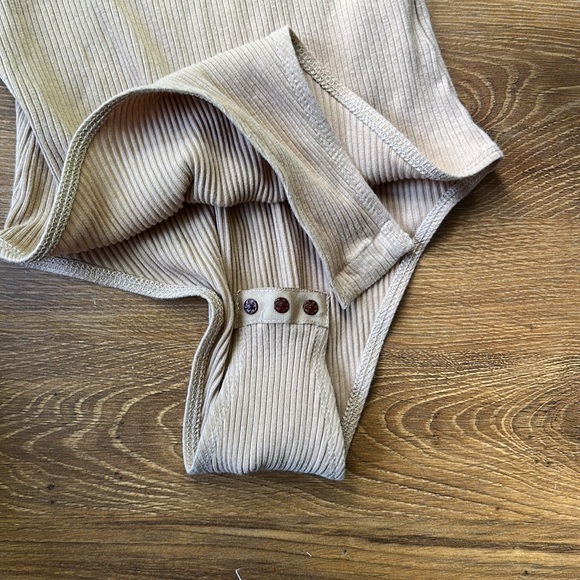 Twist front bodysuit ribbed brown/ tan color, size 2 from SHEIN - Picture 2 of 4